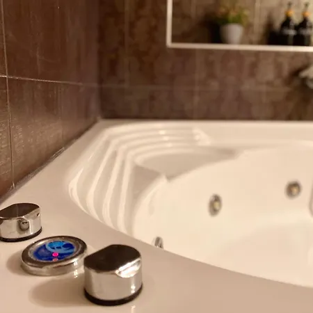 Avia Luxury With Hydromassage * Tesalónica